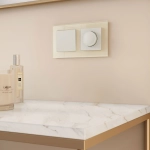 Рамка из стекла на 2 поста Favorit молочный W0021141