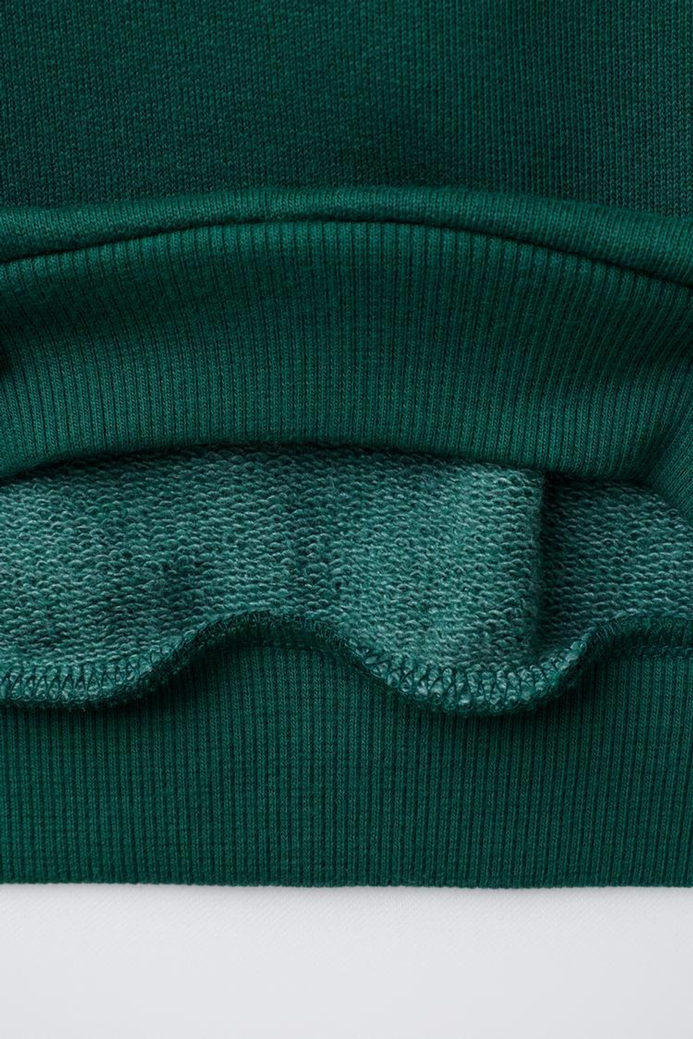 ZARA ТОЛСТОВКА С ПРИНТОМ CARS RAYO MCQUEEN © DISNEY, БУТЫЛОЧНО-ЗЕЛЕНЫЙ