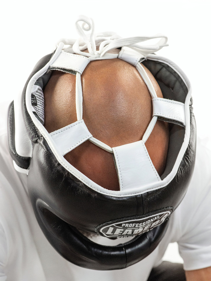 Шлем боксерский LEADERS LS с бамперной защитой (черный / белый) BK/WH