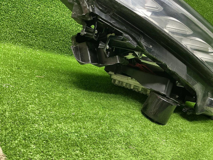 Битая Фара правая Geely Tugella (2019-2024) LED