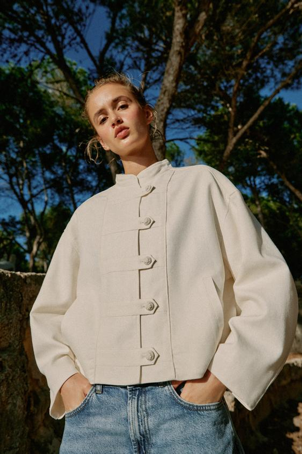 ZARA КУРТКА ИЗ ЛЬНА С ЗАСТЕЖКАМИ-ТОГГЛ, ЭКРЮ