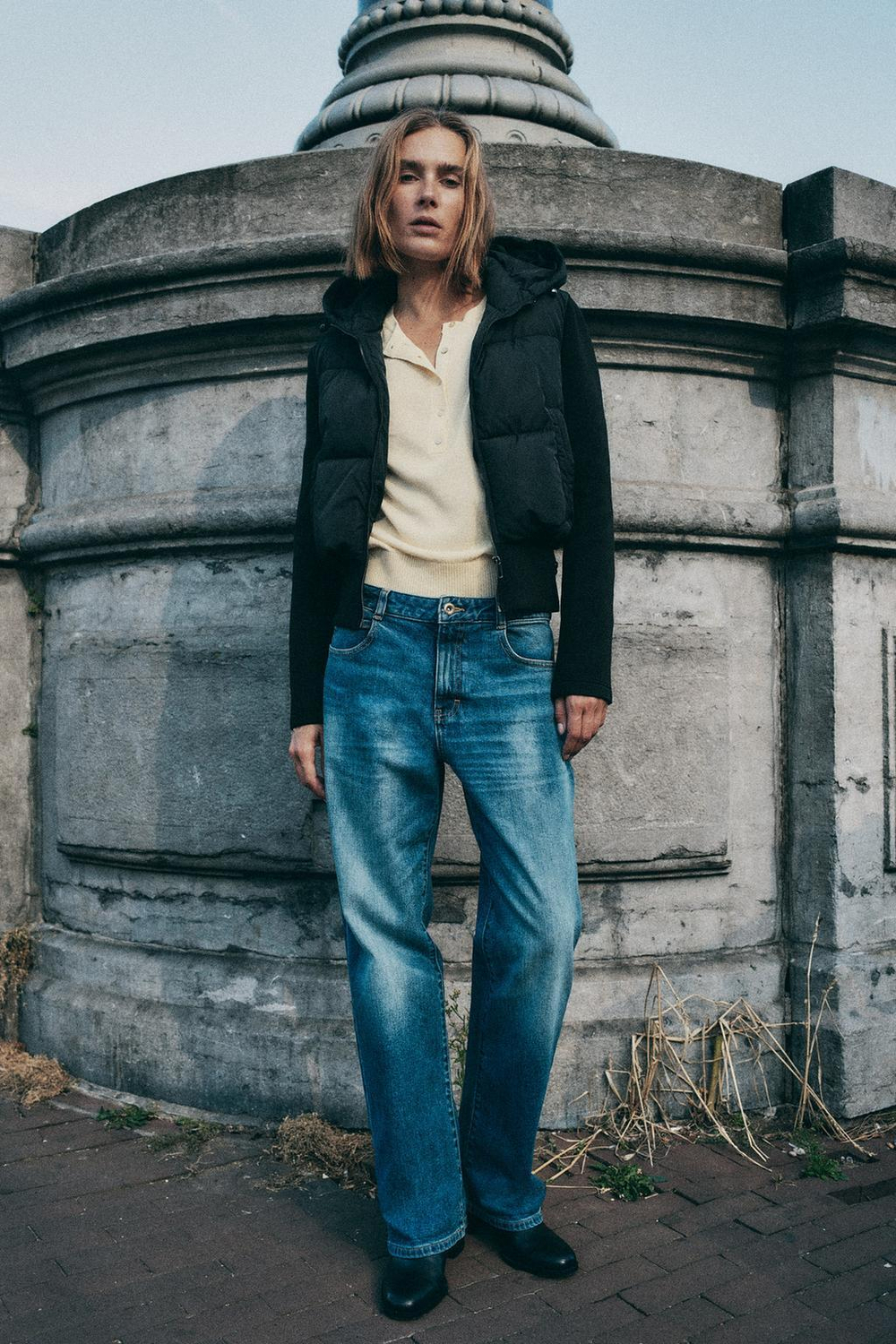 ZARA СТЕГАНАЯ КУРТКА С КАПЮШОНОМ, ЧЕРНЫЙ