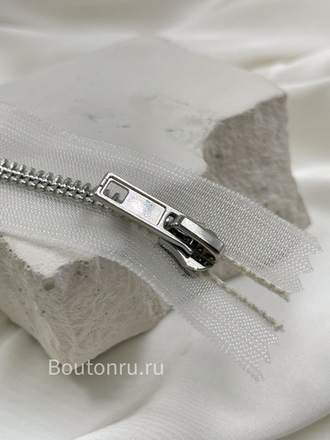 Молния на прозрачной основе (сетке) серебристая
