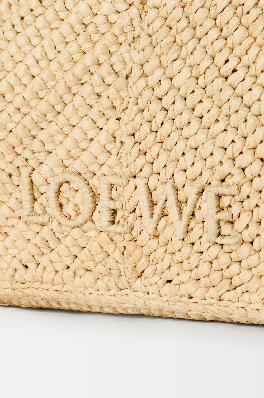 Loewe Мини-сумка Cala из телячьей кожи и рафии, натуральный/черный