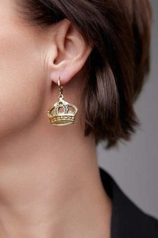 Серьги короны на замочке левербек, оттенок золото