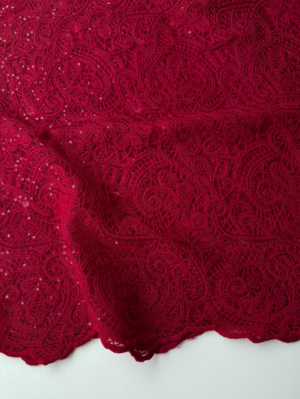 Вышивка с пайетками (Красная)