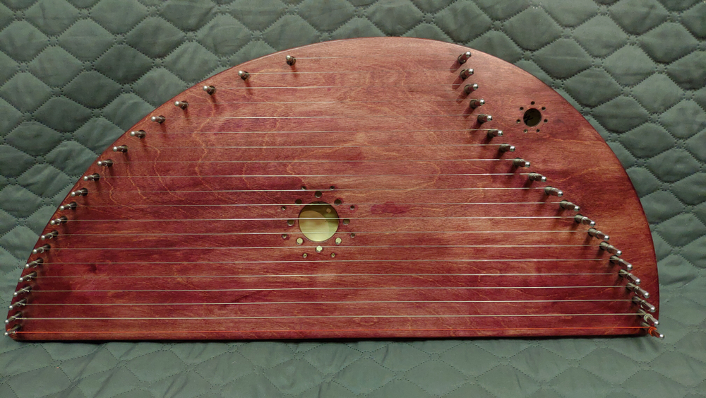 Гусли шлемовидные из простых пород дерева без подлокотника