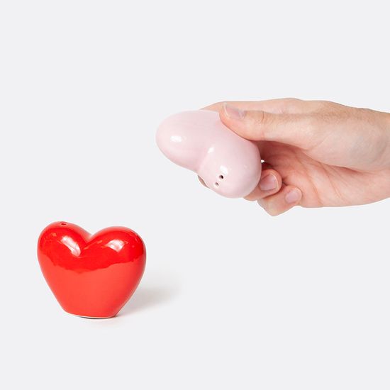 Набор из солонки и перечницы love