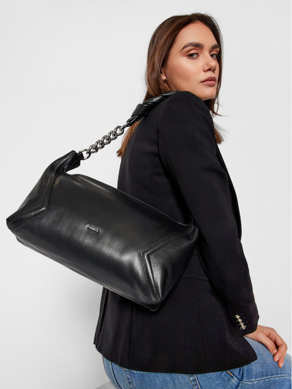 MEDIUM HOBO SOFT KNOT - black