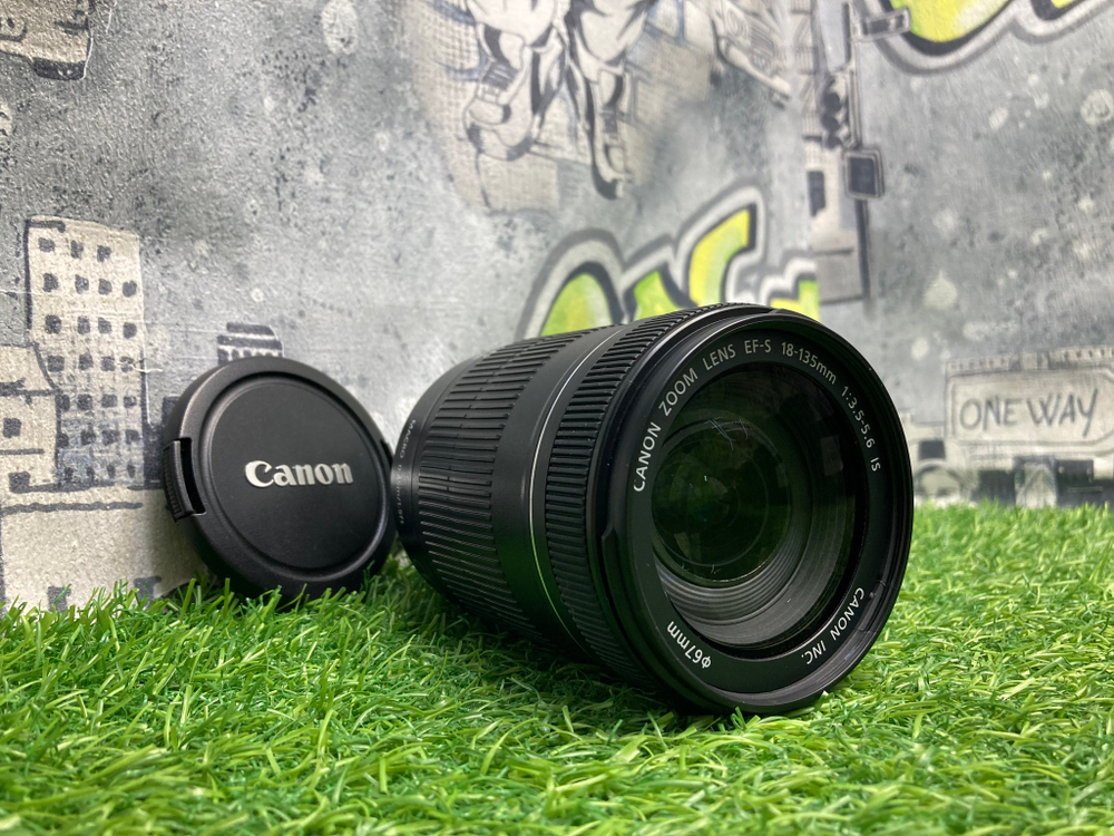 Canon EF-S 18-135mm 3.5-5.6 IS