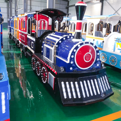 Безрельсовый паровозик «Атлантик», 4 вагона, 16 мест — для ТРЦ, с электродвигателем