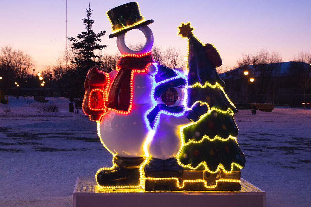 фотозона с подсветкой и подиумом "Папа и я - снеговики"