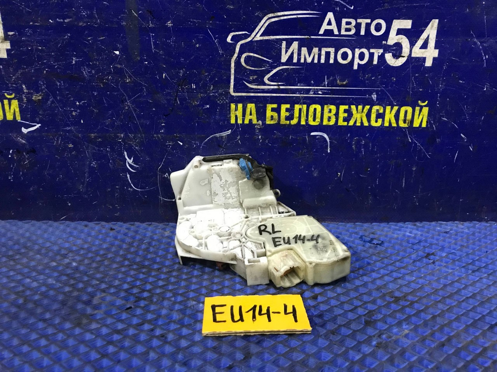 Замок двери задней левой NISSAN BLUEBIRD 1997