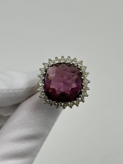 Кольцо с фиолетовым кристаллом