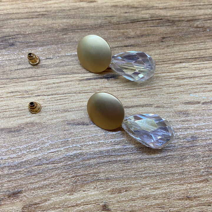 Серьги-гвоздики Сhameleon пластина круг матовый подвеска капля граненая плоская широкая металл золотистый