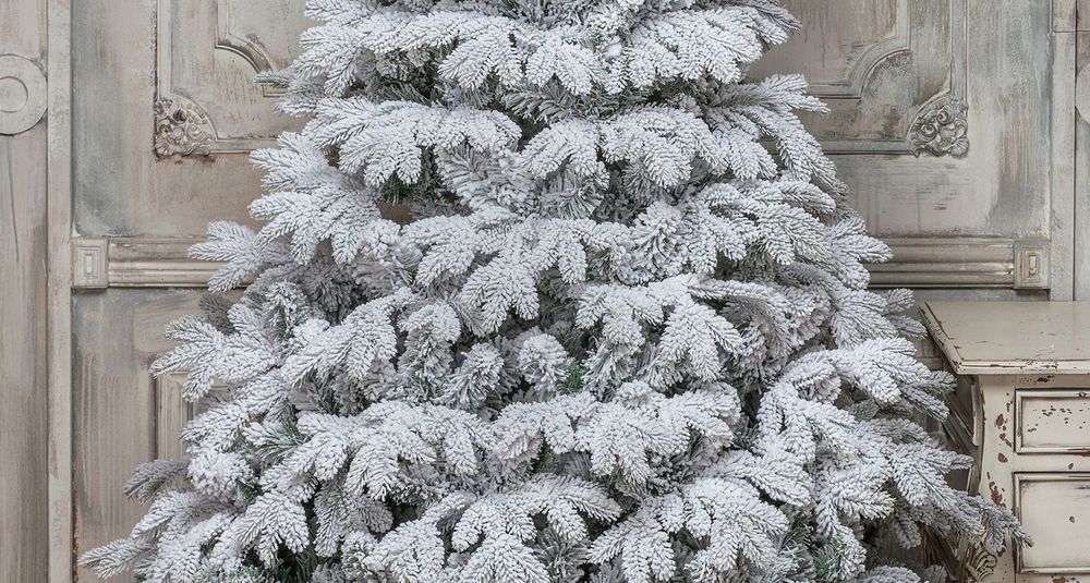Заснеженная елка с гирляндой «Камчатская» теплый свет (Литая+пвх) 120 см / 1,2 м