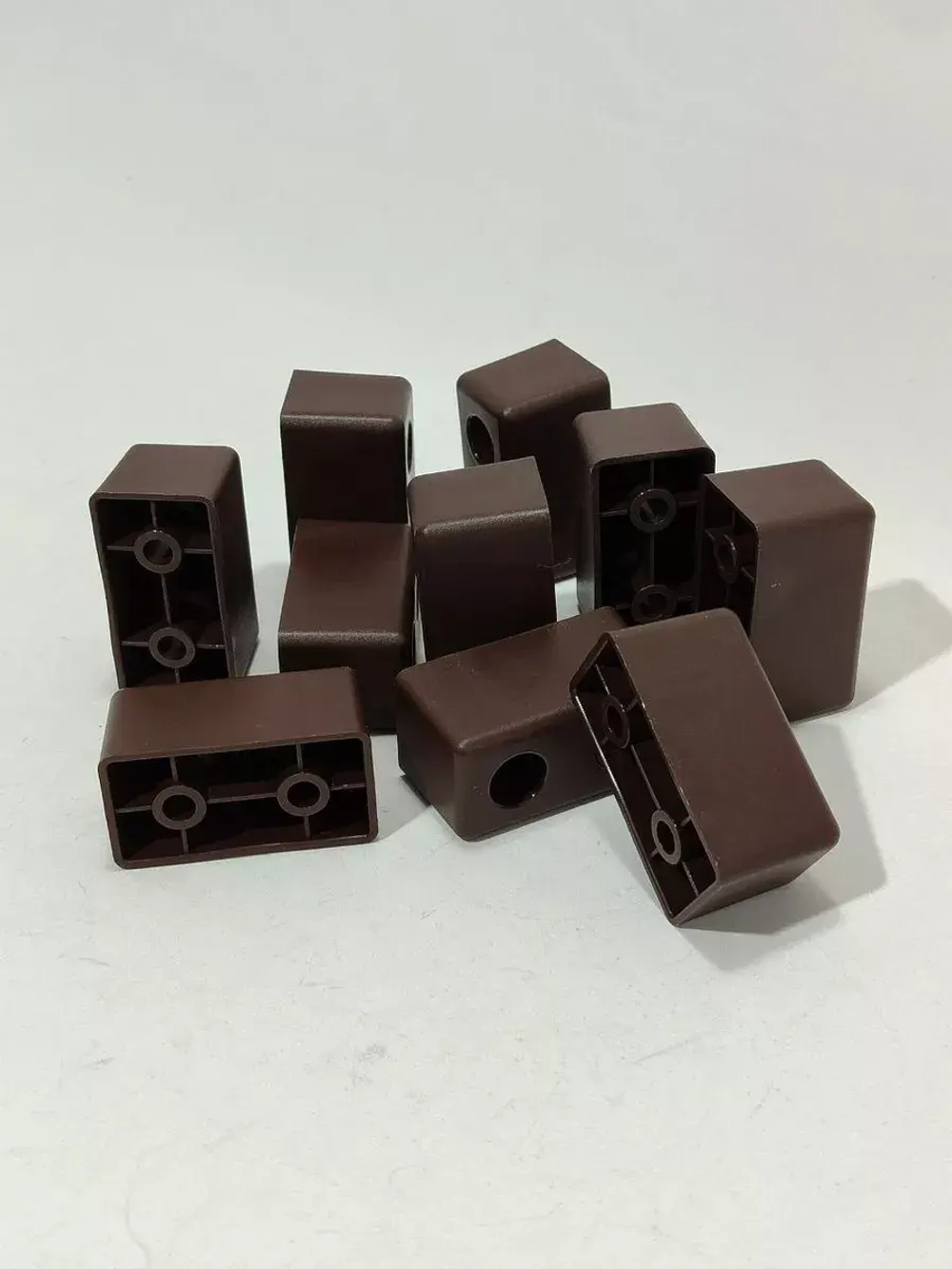 Пластиковые ножки для мебели дивана шкафа тумбочки стола