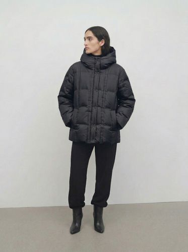 Легкая пуховая куртка