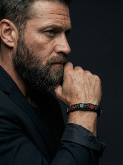 Мужской браслет на руку из янтаря. Браслет из формованного янтаря