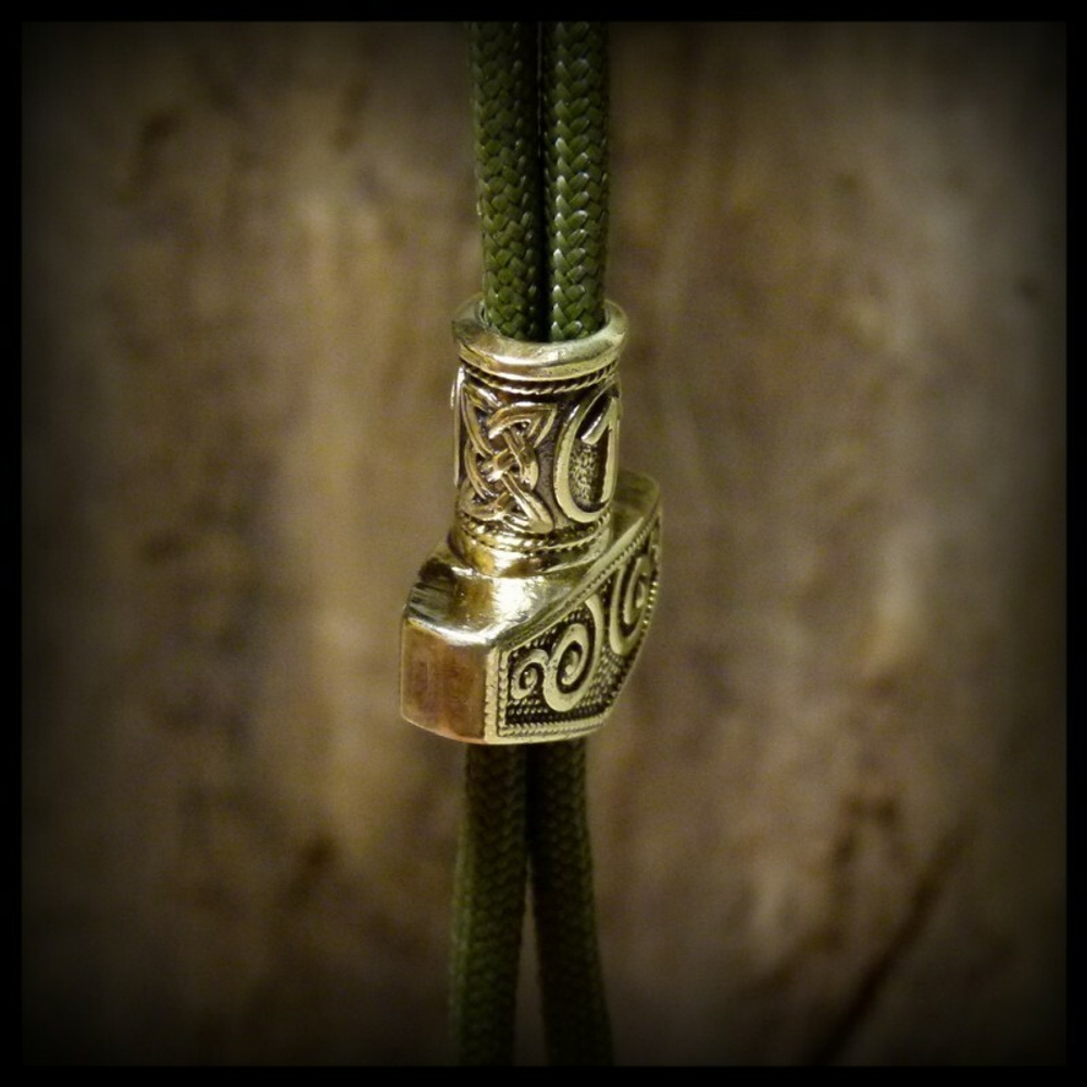 Бусина "Молот Тора с руной Тейваз" для темляков или браслетов