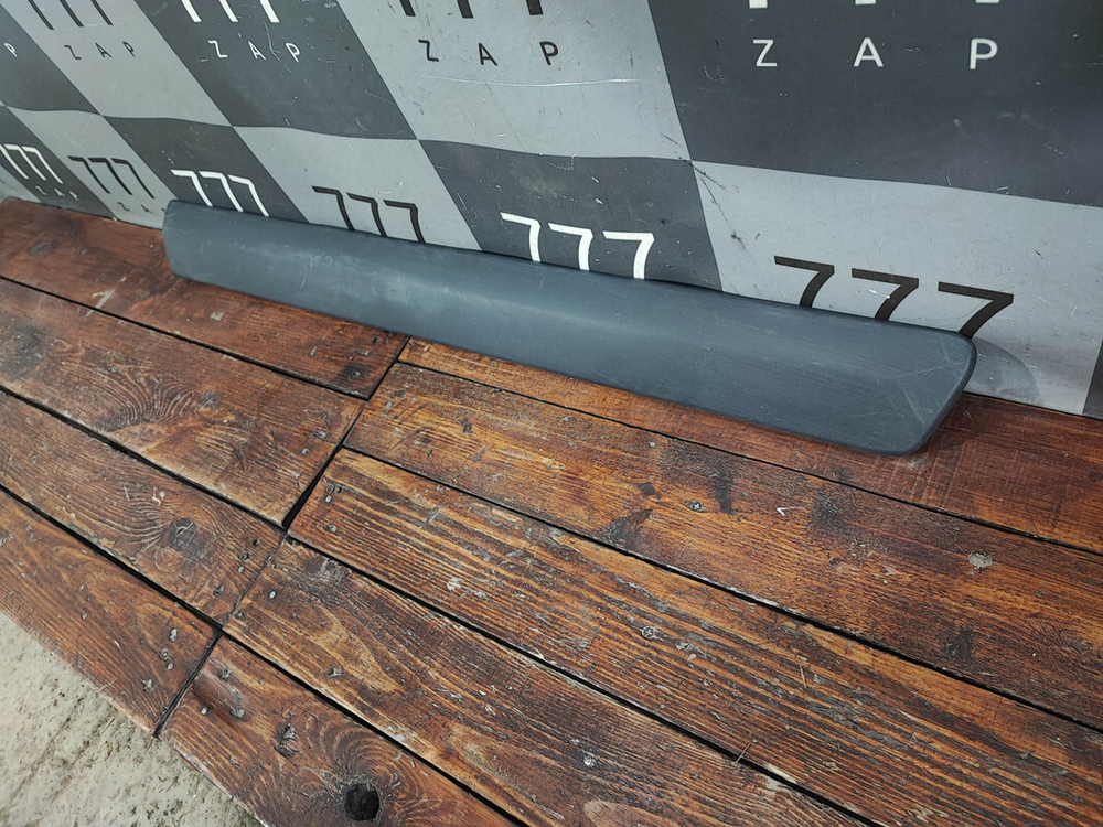 Молдинг двери передней правой Lada Largus 12-нв Б/У Оригинал 8200476580