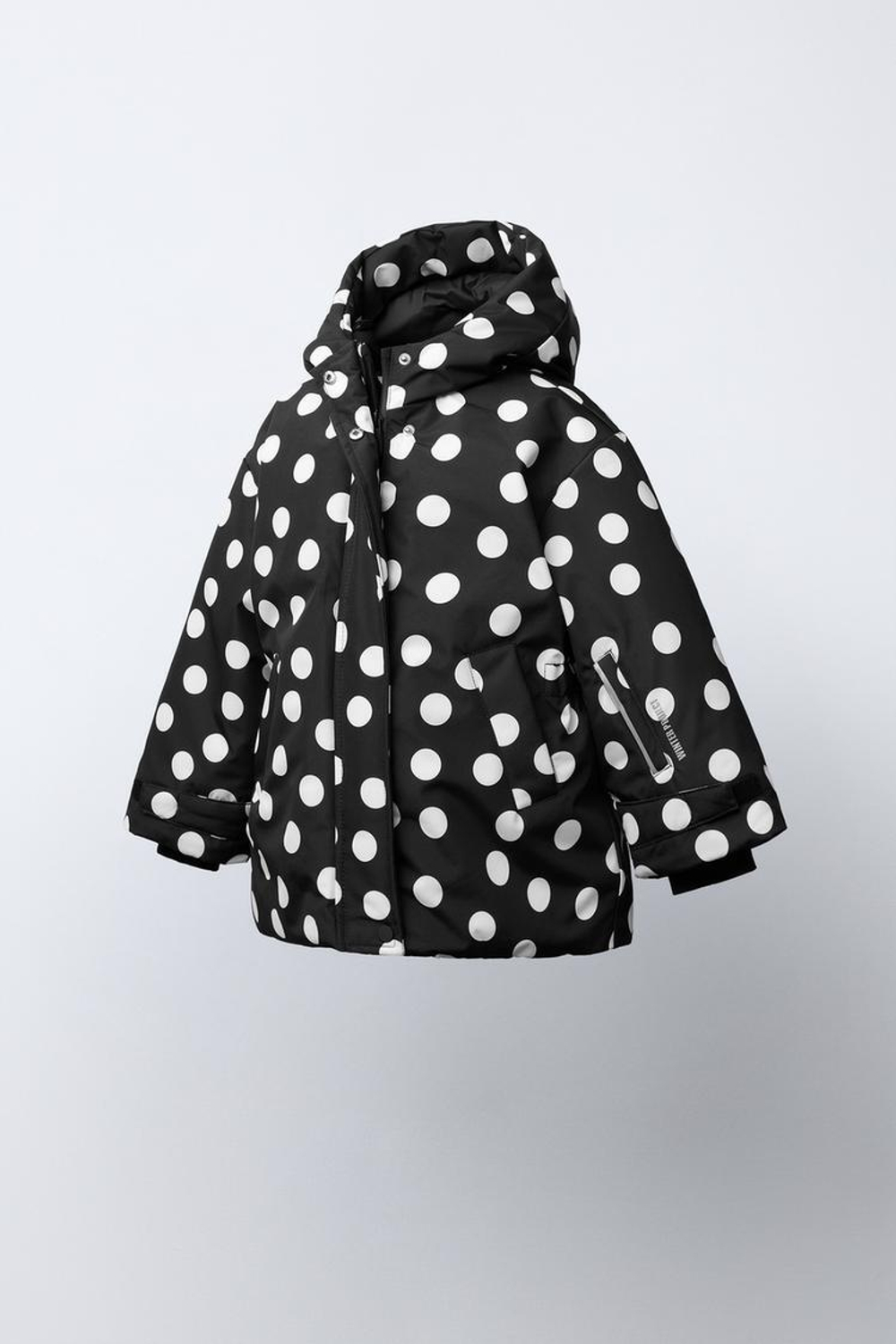 ZARA ВОДОНЕПРОНИЦАЕМАЯ И ВЕТРОЗАЩИТНАЯ КУРТКА В ГОРОШЕК, ЧЕРНЫЙ