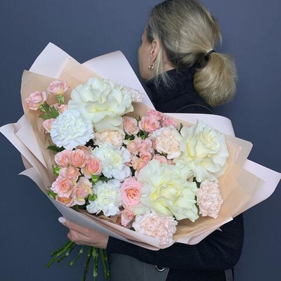 Букет "Каролина" (Французские розы, кустовая Роза, диантус)