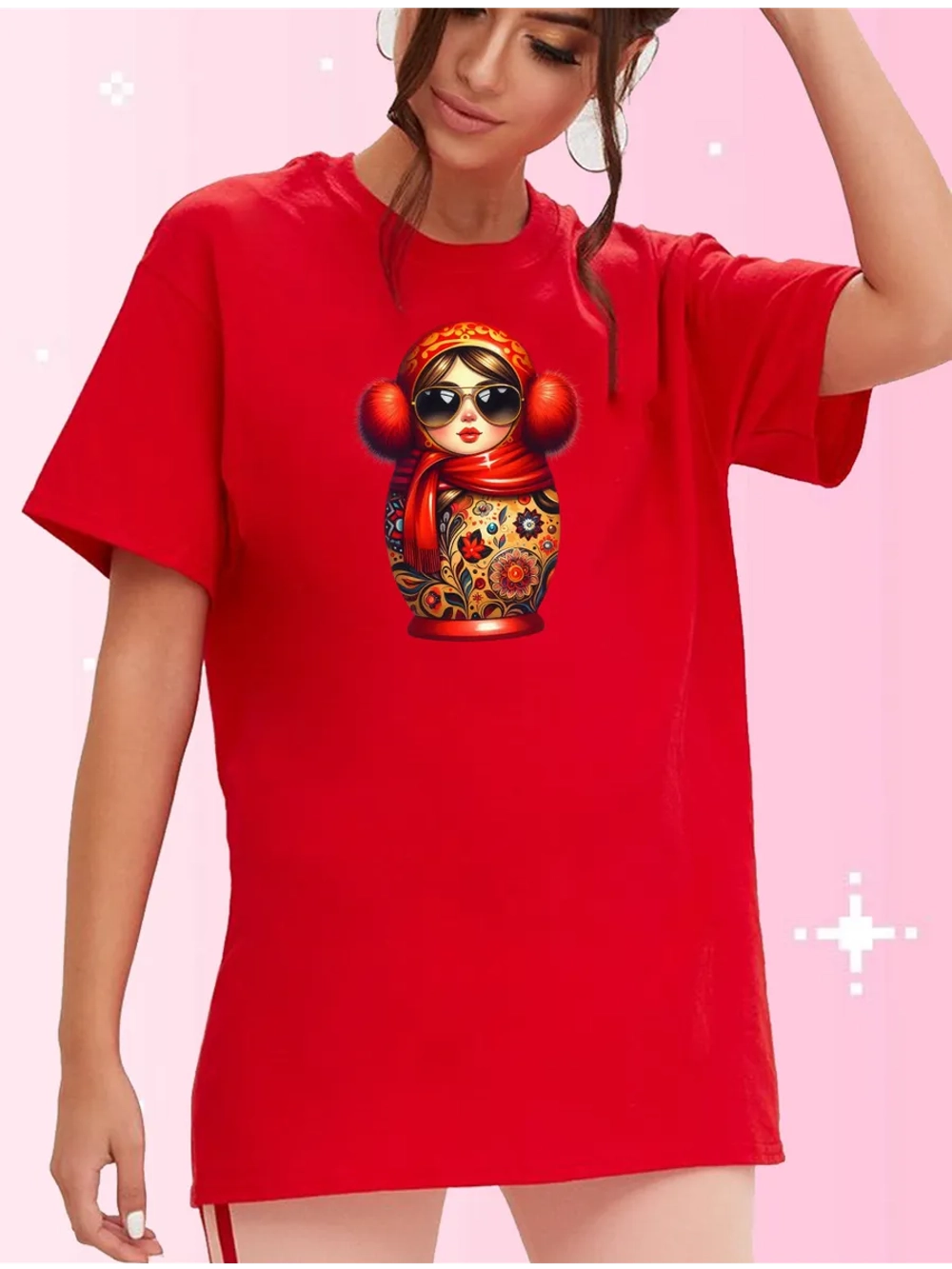 Футболка красная матрешка в меховых наушниках