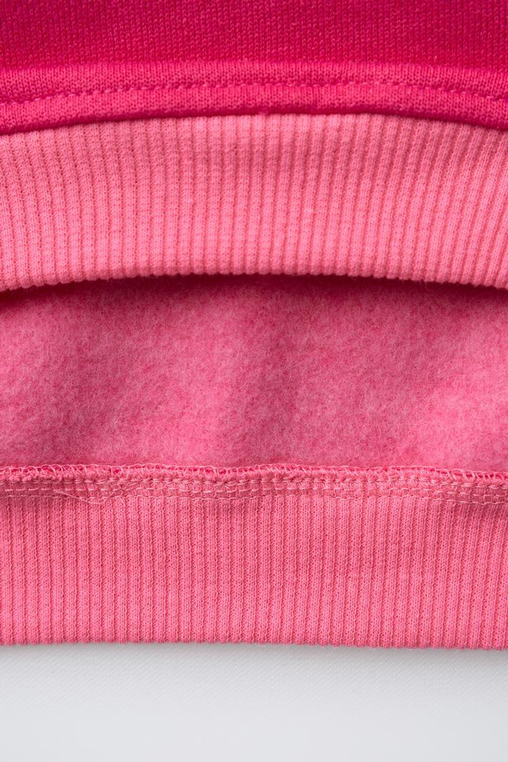 ZARA ТОЛСТОВКА ПРИНТОМ, ЦВЕТ ФУКСИИ