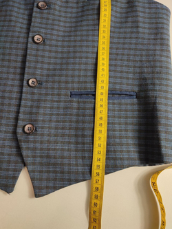 Жилетка в модную клетку, визуально на 48 размер