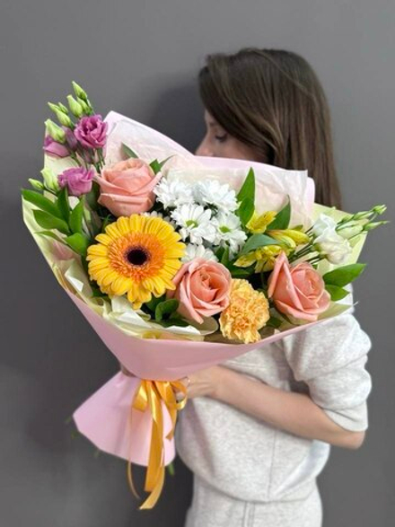 Авторский букет с кремовой герберой