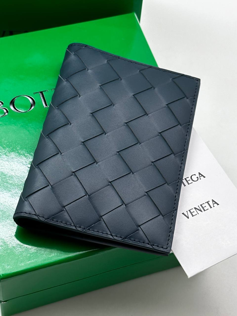 Обложка для паспорта Bottega Veneta