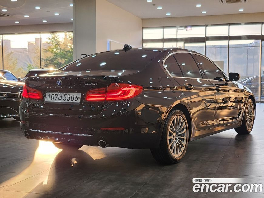 BMW 5 Series (G30) 520i Luxury (03.2020)