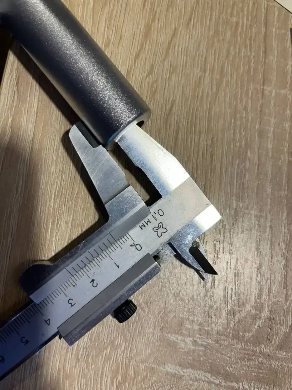 Руль алюминиевый для мотоцикла эндуро 28 мм.