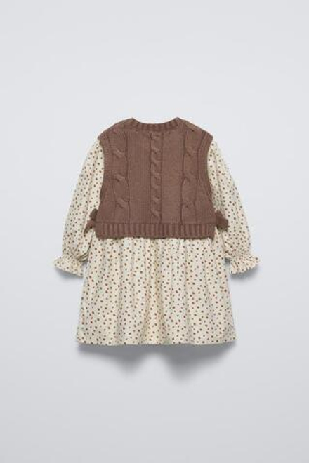 ZARA ПЛАТЬЕ С КОНТРАСТНЫМ ЦВЕТОЧНЫМ ПРИНТОМ И ТРИКОТАЖНЫМ ЖИЛЕТОМ, КОРИЧНЕВЫЙ