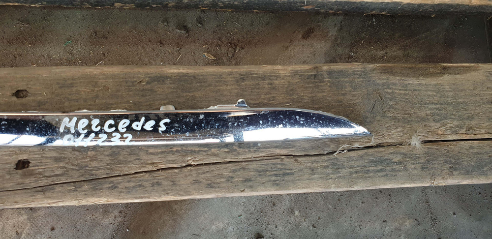 Молдинг решетки радиатора Mercedes V (W447) 14-нв Б/У Оригинал A4478881100