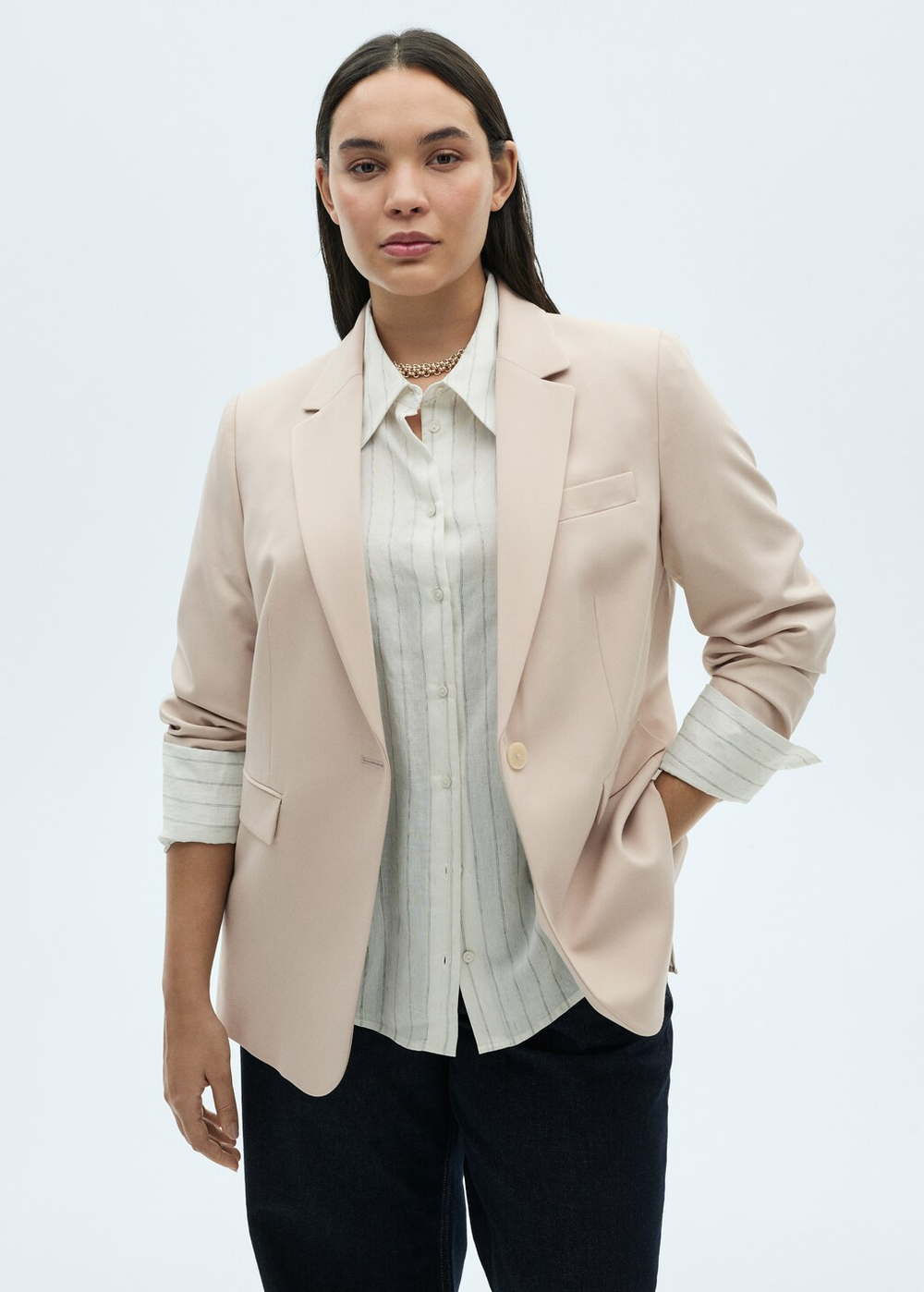 Костюмный приталенный блейзер