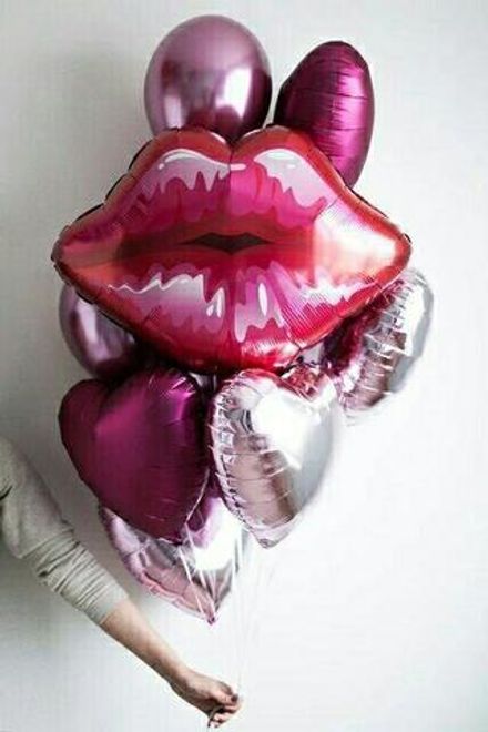 Фонтан из воздушных шаров Губы