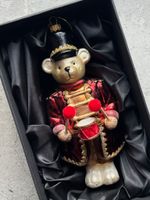 Новогодняя игрушка Мишка гвардеец с барабаном стекло