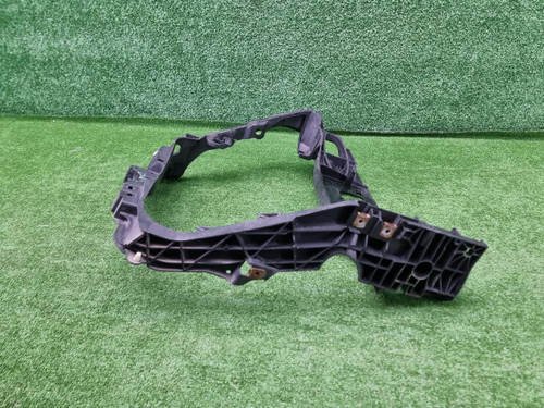 Кронштейн интеркулера правый Porsche Macan (14-18)