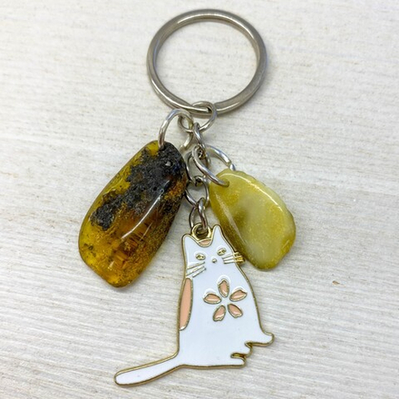 Янтарный брелок Котик с цветком