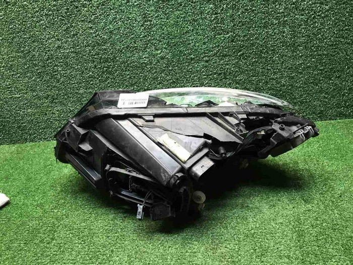 Битая Фара правая Mercedes C w205 (2018-2023) LED