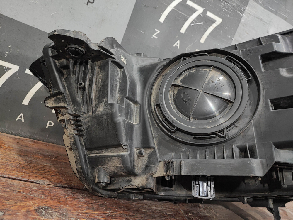 Фара правая LED Audi Q3 (F3) 18-нв Б/У Оригинал целая 83A941774