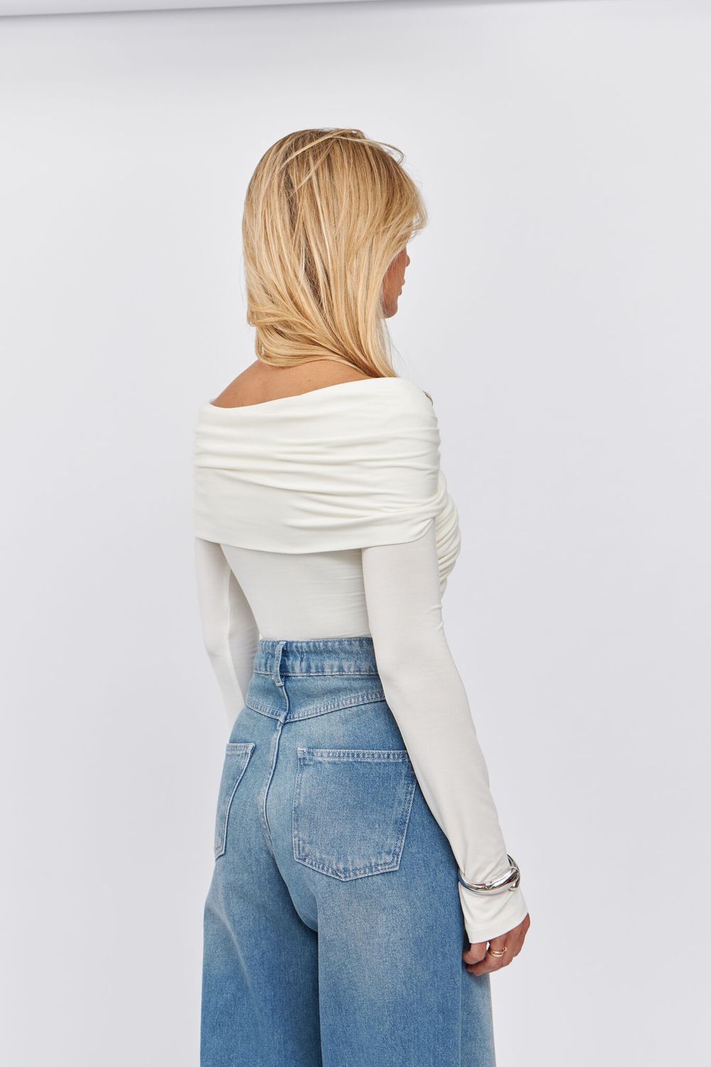 ТОП-БОДИ С УЗЛОМ, МОЛОЧНЫЙ