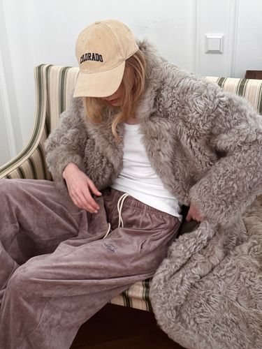 Длинная серая шуба из овчины