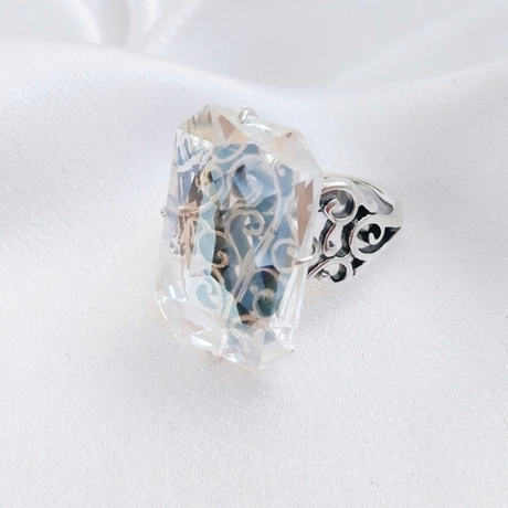 "Тенденция" кольцо в серебряном покрытии из коллекции "Подиум" от Jenavi