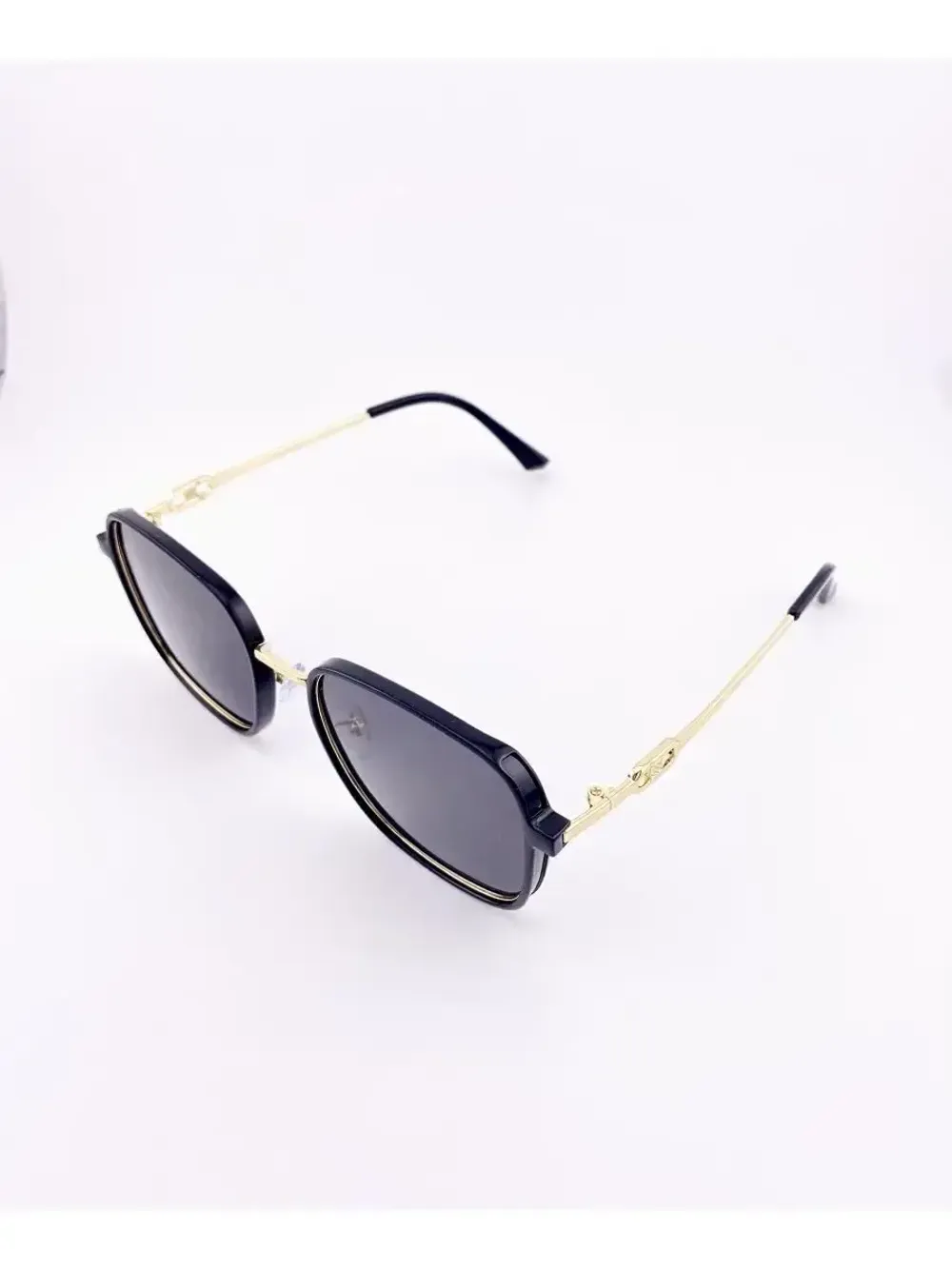 Очки солнцезащитные