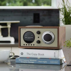 Tivoli Model One+ Бежевый/Орех [Classic Walnut] — радиоприемник