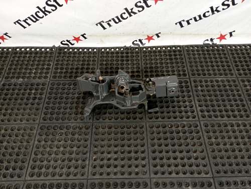 Кронштейн буксировочный правый 2017г.