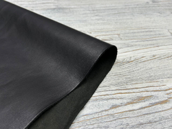 Фактура крупным планом Odessa Soft Nero цвет Черный толщина 1,1-1,3 мм